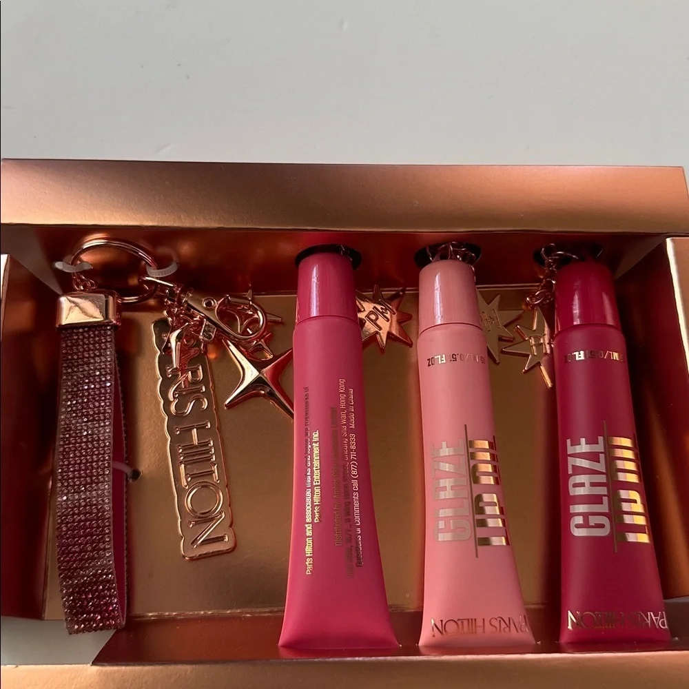 💖 NWT Paris Hilton Glaze & Glow Lip Gloss Set - Limited Edition | NIB | Keychain